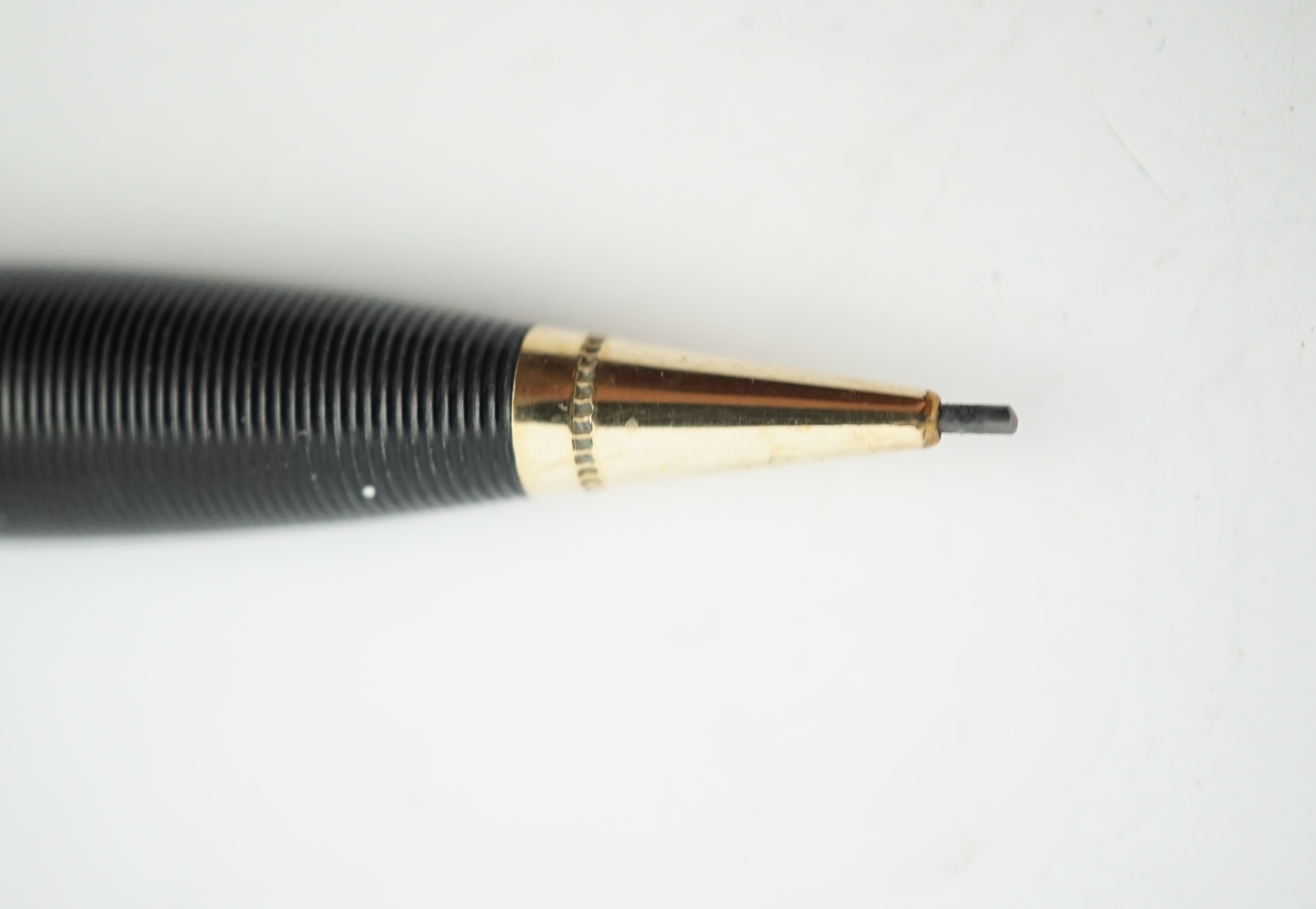 A Parker '51' Vacumatic fountain pen / pencil in black (engraved cap)